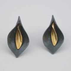 İren Çiçek Şeklinde Siyah Oksitli Gümüş Küpe