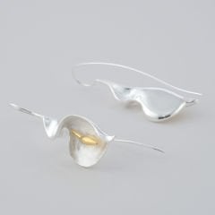 Zena Yelken Çiçeği Şeklinde Gümüş Küpe