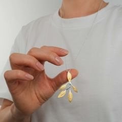 Lea Yaprak Şeklinde Uzun Gümüş Kolye