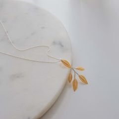 Lea Yaprak Şeklinde Uzun Gümüş Kolye