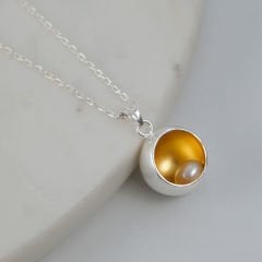 Küre Şeklinde İncili Gümüş Kolye