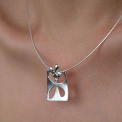 Yonca Oymalı Plaka Şeklinde Kısa Gümüş Kolye