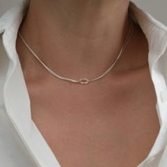 Ravena Düğüm Şeklinde Gümüş Kolye