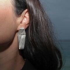 Adriana Bükümlü Gümüş Küpe