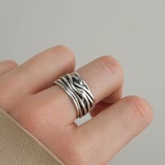 Zelia Düzensiz Sarma Şeklinde Gümüş Yüzük